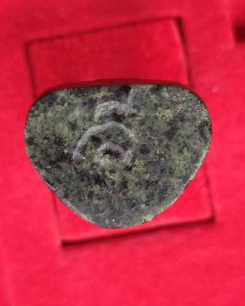 รูปหล่อเนื้อหินแม่น้ำโขง หลวงปู่ลี วัดภุผาแดง จังหวัดอุดรธานี