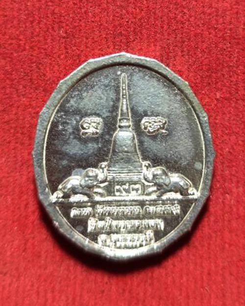 เหรียญปล้องอ้อยครึ่งองค์ หลวงปู่ลี วัดภูผาแดง จังหวัดอุดรธานี เนื้อเงิน