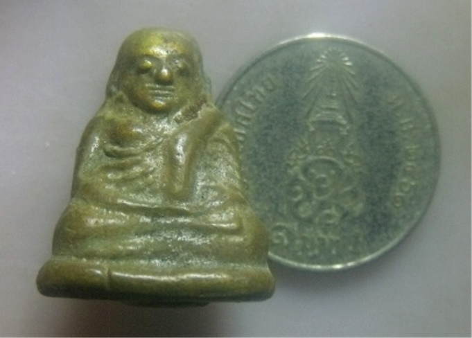 **เบาๆ**รูปหล่อหลวงพ่อเงิน วัดบางคลาน หล่อตัดช่อ เนื้อโลหะผสม เก่าๆ**เนื้อจัด สวยๆ เชิญชมครับ 