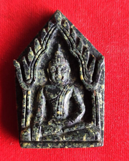 พระหินหยกพิมพ์ขุนแผนใหญ่ หลวงปู่ฟัก วัดเขาน้อยสามผาน จังหวัดจันทบุรี  