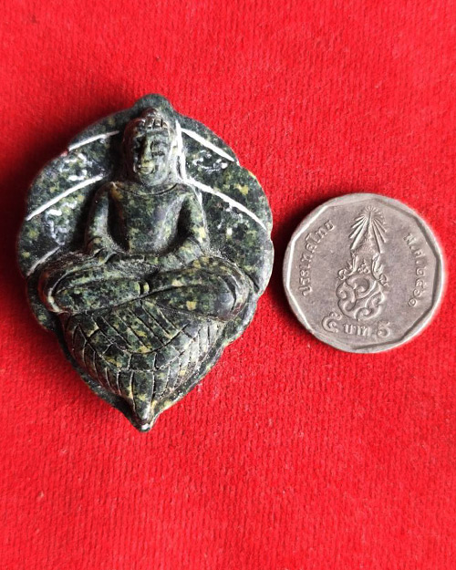 พระหินหยกพิมพ์ใบโพธิ์ใหญ่ หลวงปู่ฟัก วัดเขาน้อยสามผาน จังหวัดจันทบุรี  