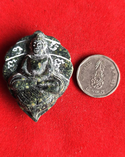 พระหินหยกพิมพ์ใบโพธิ์ใหญ่ หลวงปู่ฟัก วัดเขาน้อยสามผาน จังหวัดจันทบุรี  