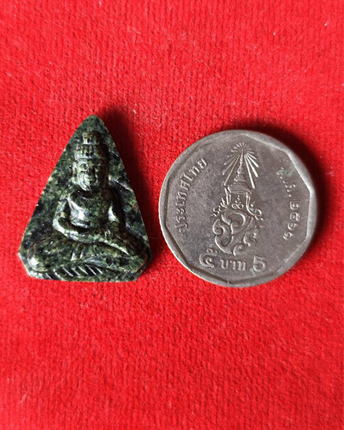 พระหินหยกพิมพ์ห้าเหลี่ยมเล็ก หลวงปู่ฟัก วัดเขาน้อยสามผาน จังหวัดจันทบุรี  