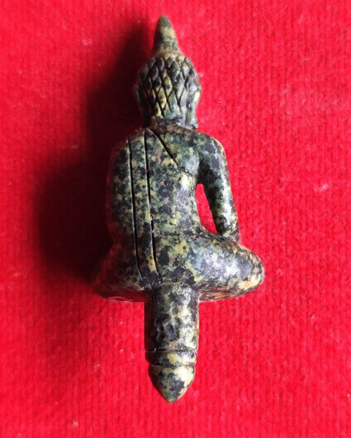 พระหินหยกพิมพ์ยอดธง หลวงปู่ฟัก วัดเขาน้อยสามผาน จังหวัดจันทบุรี