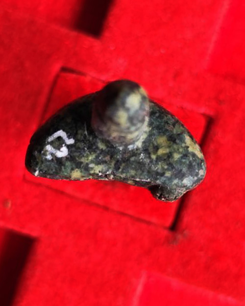 พระหินหยกพิมพ์ยอดธง หลวงปู่ฟัก วัดเขาน้อยสามผาน จังหวัดจันทบุรี