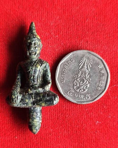 พระหินหยกพิมพ์ยอดธง หลวงปู่ฟัก วัดเขาน้อยสามผาน จังหวัดจันทบุรี