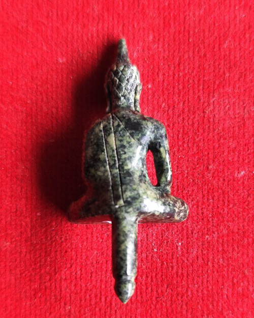 พระหินหยกพิมพ์ยอดธง หลวงปู่ฟัก วัดเขาน้อยสามผาน จังหวัดจันทบุรี ออกวัดป่าบ้านตาด