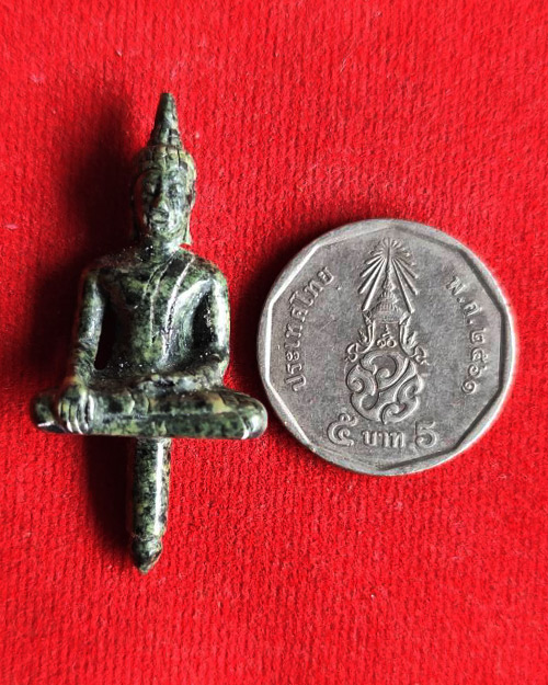 พระหินหยกพิมพ์ยอดธง หลวงปู่ฟัก วัดเขาน้อยสามผาน จังหวัดจันทบุรี ออกวัดป่าบ้านตาด