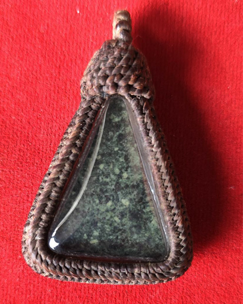 พระหินหยกพิมพ์นางพญาหลวงปู่ฟัก วัดเขาน้อยสามผาน จังหวัดจันทบุรี