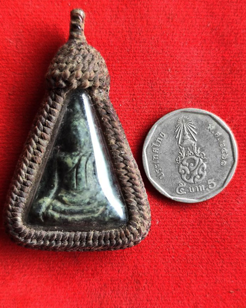 พระหินหยกพิมพ์นางพญาหลวงปู่ฟัก วัดเขาน้อยสามผาน จังหวัดจันทบุรี