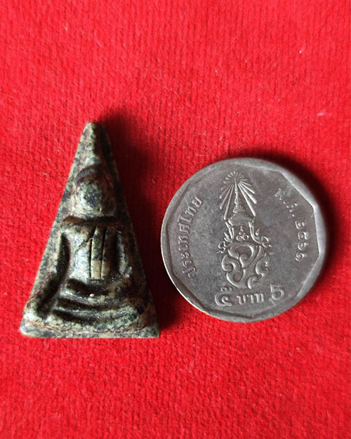 พระหินหยกพิมพ์นางพญาหลวงปู่ฟัก วัดเขาน้อยสามผาน จังหวัดจันทบุรี