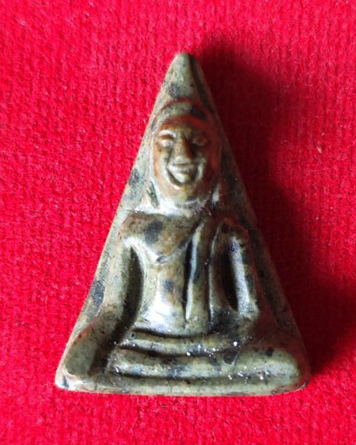 พระหินหยกพิมพ์นางพญาหลวงปู่ฟัก วัดเขาน้อยสามผาน จังหวัดจันทบุรี