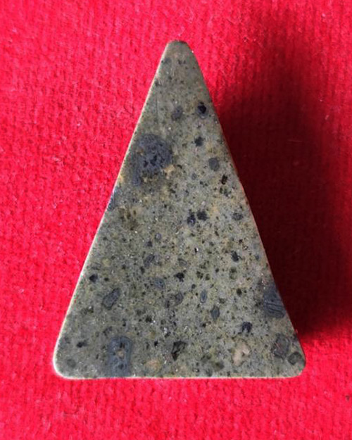 พระหินหยกพิมพ์นางพญาหลวงปู่ฟัก วัดเขาน้อยสามผาน จังหวัดจันทบุรี