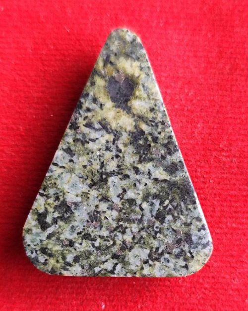 พระหินหยกพิมพ์นางพญาหลวงปู่ฟัก วัดเขาน้อยสามผาน จังหวัดจันทบุรี