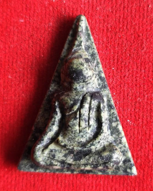 พระหินหยกพิมพ์นางพญา หลวงพ่อนิพนธ์ อภิสันโน วัดป่าศาลาน้อย อ.ด่านซ้าย จ. เลย