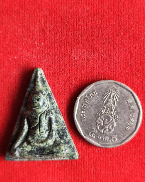 พระหินหยกพิมพ์นางพญา หลวงพ่อนิพนธ์ อภิสันโน วัดป่าศาลาน้อย อ.ด่านซ้าย จ. เลย