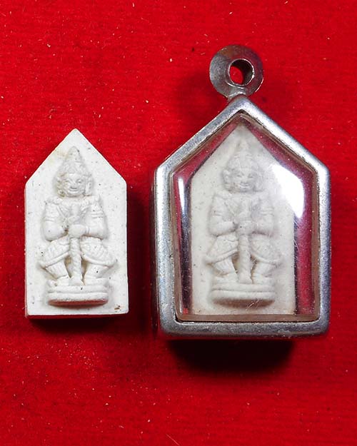  ท้าวเวสสุวรรณ รุ่น “เศรษฐีหนุนดวง” เนื้อผงพุทธคุณฉัพพรรณรังสี หลวงพ่อหนุน วัดพุทธโมกข์