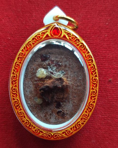 ล็อคเก็ตรูปไข่นั่งเต็มองค์หลวงตามหาบัว ญาณสัมปันโน วัดป่าบ้านตาด จังหวัดอุดรธานี