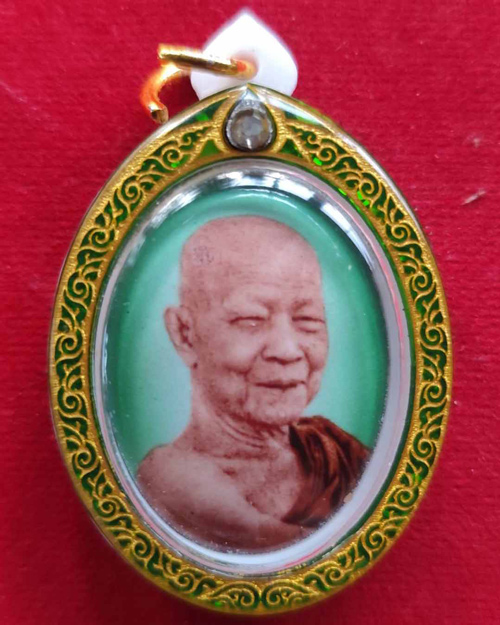 ล็อคเก็ตครึ่งองค์ ฉากเขียว หลวงตามหาบัว ญาณสัมปันโน วัดป่าบ้านตาด จังหวัดอุดรธานี