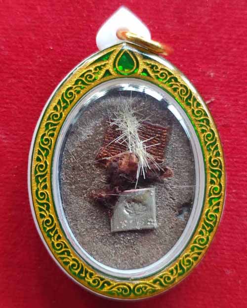 ล็อคเก็ตครึ่งองค์ ฉากเขียว หลวงตามหาบัว ญาณสัมปันโน วัดป่าบ้านตาด จังหวัดอุดรธานี