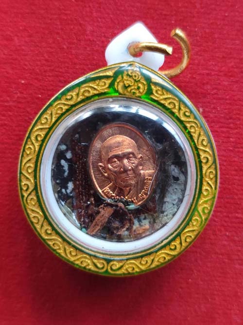 ล็อคเก็ตครึ่งองค์ หลวงตามหาบัว ญาณสัมปันโน วัดป่าบ้านตาด จังหวัดอุดรธานี