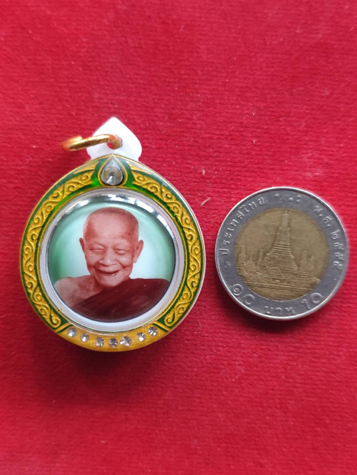 ล็อคเก็ตครึ่งองค์ หลวงตามหาบัว ญาณสัมปันโน วัดป่าบ้านตาด จังหวัดอุดรธานี