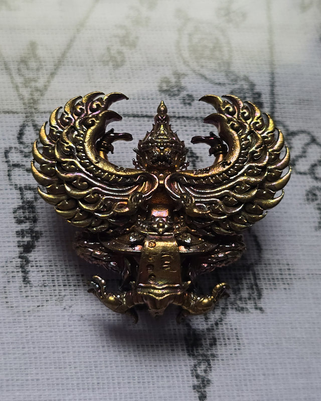 พญาครุฑ รุ่นรวยหมื่นล้าน หลวงพ่อพัฒน์ วัดห้วยด้วน ปี2563 พิมพ์ใหญ่ เนื้อทองแดงรุ้ง พร้อมกล่องเดิม