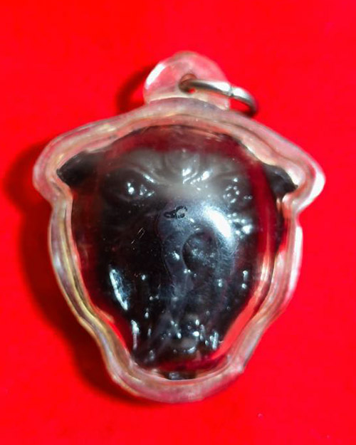  หน้ากากเสือแม่ลูกอ่อน หลังตระกรุด เนื้อแร่ ไม่ทราบเกจิ 