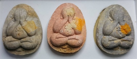 พระปิดตามหาลาภสารพัดดี หลวงพ่อคูณปริสุทโธ เนื้อกระเบื้องหลังคาโบสถ์+ผงธูป+ผงใบลาน ออกวัดบ้านคลอง ปี2