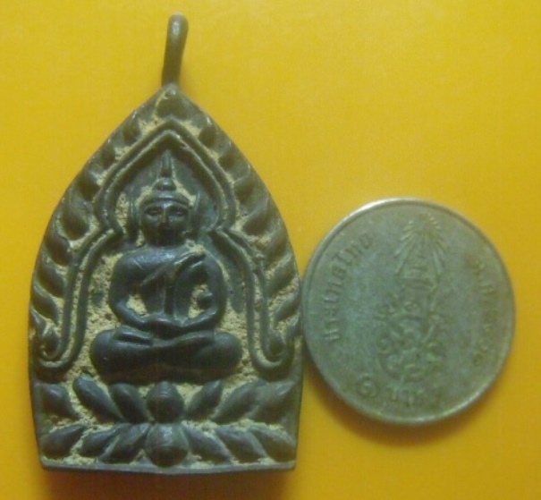 **เบาๆ**เหรียญหล่อเจ้าสัว เนื้อโลหะผสม หลังจารยันต์ เก่าๆ ไม่ทราบที่**สวยๆ เชิญชมครับ