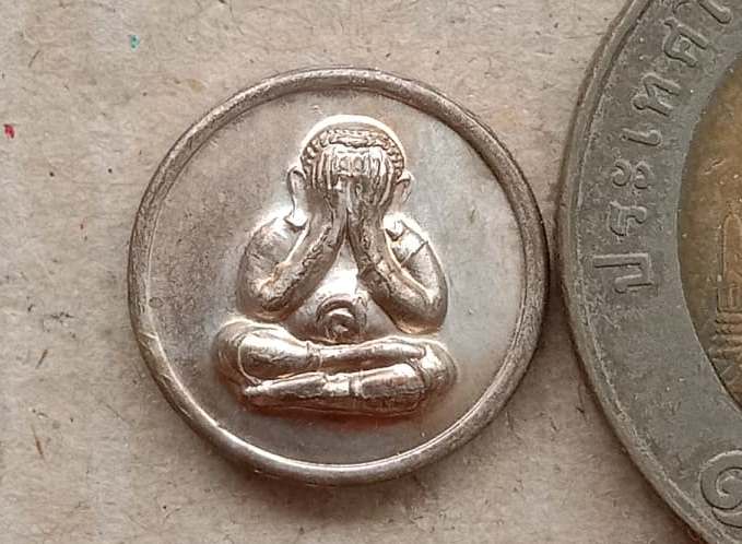 พระปิดตามหาทรัพย์ (เม็ดกระดุม) หลวงปู่หลิว วัดไร่แตงทอง ปี2538  อุตัน