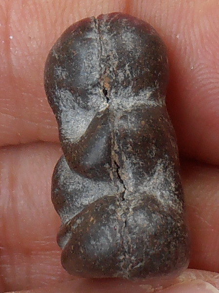 พระปิดตา เนื้อผงจุ่มรัก