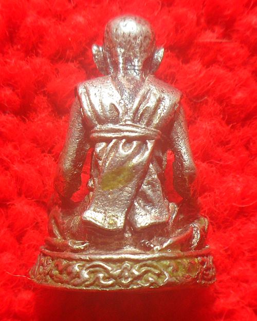 รูปหล่อเนื้อเงินอุดผงแป้งเสกหลวงปู่บุดดา ถาวโร วัดกลางชูศรีเจริญสุข สิงห์บุรี