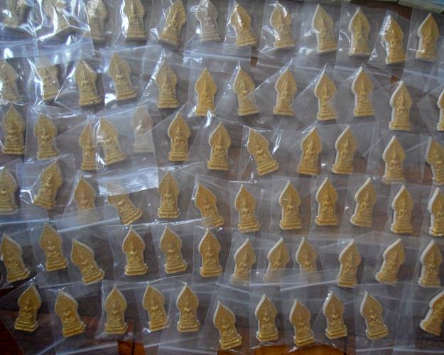 พระผง ปิดทอง 100องค์ วัดบวรนิเวศ สมเด็จญาณสังวร สมเด็จพระสังฆราช ปลุกเสก ชุด100องค์