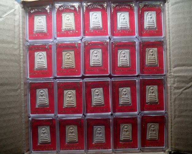 สมเด็จพิมพ์คะแนน แพ 3 พัน ชุด100องค์ หลวงพ่อแพ วัดพิกุลทอง สิงห์บุรี เคาะเดียวแดง