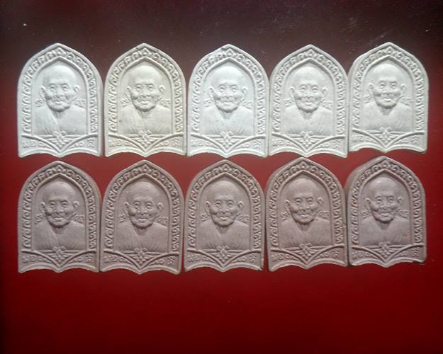 ผงหลวงปู่บุดดาวัดกลางชูศรีเจริญสุข สิงห์บุรีพระที่หลวงปู่ดู่ วัดสะแกยังยกย่องท่านว่าเป็นพระอรหันต์10