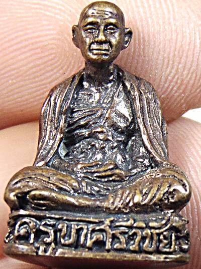 ๒๐ รูปหล่อครูบาศรีวิชัย