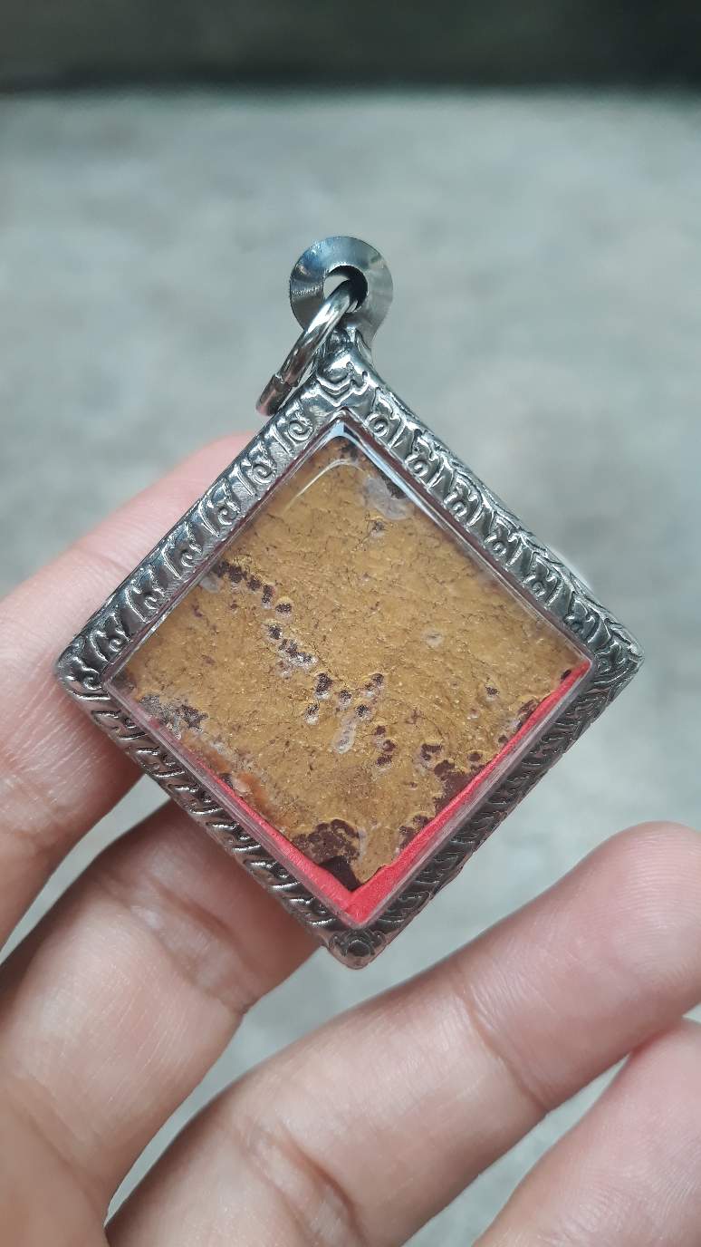 2. นพเก้าพระปรางค์  หลวงพ่อพระพุทธชินราช จ. พิษณุโลก