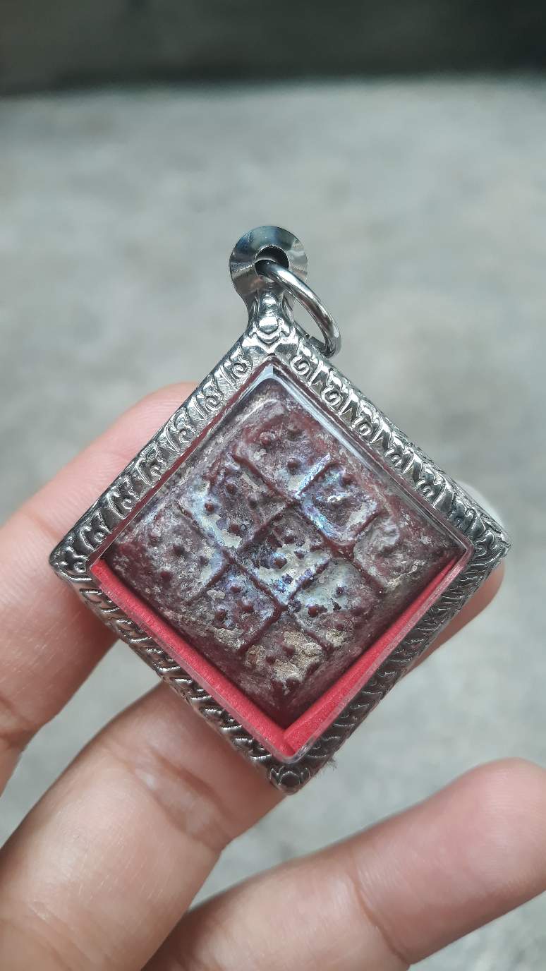 2. นพเก้าพระปรางค์  หลวงพ่อพระพุทธชินราช จ. พิษณุโลก