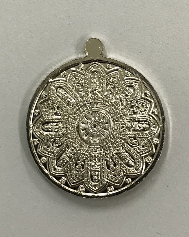 เหรียญหลวงพ่ออิฏฐ์ นั่งเต็มองค์ "จิ๊กโก๋ จุฬามณี 60" เนื้อช้อนส้อม (อัลปาก้า) หมายเลข 3530