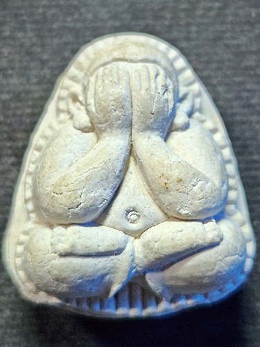 วัดเนินตามาก ชลบุรี พระปิดตาปุ้มปุ้ย หลวงปู่ม่น  รุ่นเสาร์ 5 ปี 2536