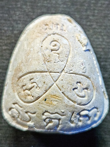 วัดเนินตามาก ชลบุรี พระปิดตาปุ้มปุ้ย หลวงปู่ม่น  รุ่นเสาร์ 5 ปี 2536