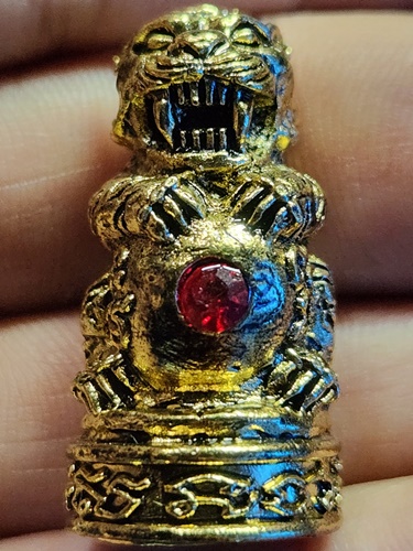 วัดโพธิ์ศรีสะอาด กาฬสินธุ์  รูปหล่อพยัคฆ์อุ้มทรัพย์(มีกริ่ง) หลวงปู่ศิลา (วัดสร้าง)  2568