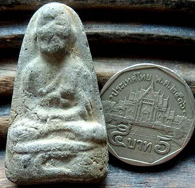 *หลวงปู่ทวด เนื้อว่าน วัดพระสิงห์ เชียงใหม่ รุ่นแรก ปี ๒๕๐๖ พิมพ์ใหญ่ ฐานพระบาท ปากจุด *