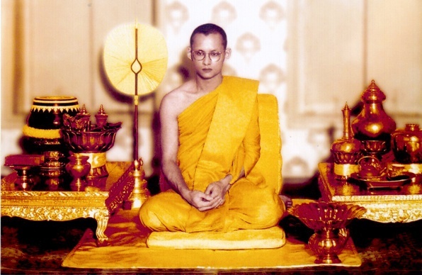 พระในหลวงทรงผนวช เนื้อดิน วัดบวรฯ.ปี๒๕๐๗ สภาพสวย