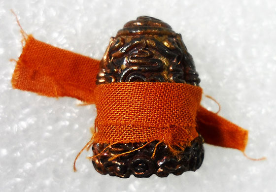 พระปิดตาอุตโมเจริญลาภ ๘๘๘ รุ่นแรก หลวงพ่อหลาย วัดนาจอมเทียน จ.ชลบุรี เนื้อมหาชนวนพันจีวร เลข ๓๗๗ พร้