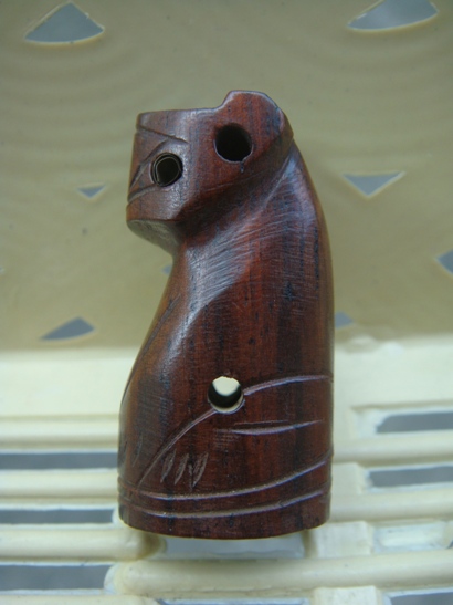 เสือแกะ ไม้แดง คาบตะกรุดอุดกริ่ง จารก้น พ่อครูธนศักดิ์