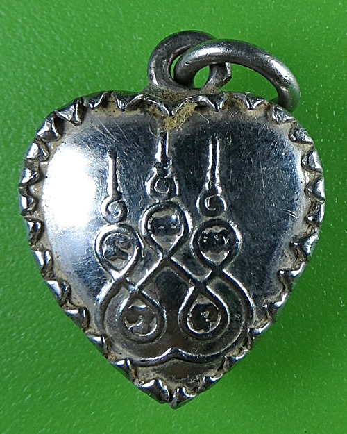 ล็อกเก็ตรูปหัวใจหลวงพ่อเนื่อง วัดจุฬามณี สมุทรสงคราม .B540.