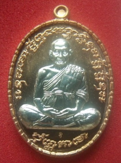 **เบา​ๆ​**เหรียญเจริญพรกลาง หลวงพ่อพัฒน์ วัดห้วยด้วน นครสวรรค์ ปี ๒๕๖๔**ตอกโค้ด พร้อมกล่องเดิม 