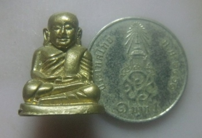 **เบาๆ**รูปหล่อหลวงพ่อเงิน วัดบางคลาน เนื้อทองผสม เก่าๆ**สวยๆ เชิญชมครับ